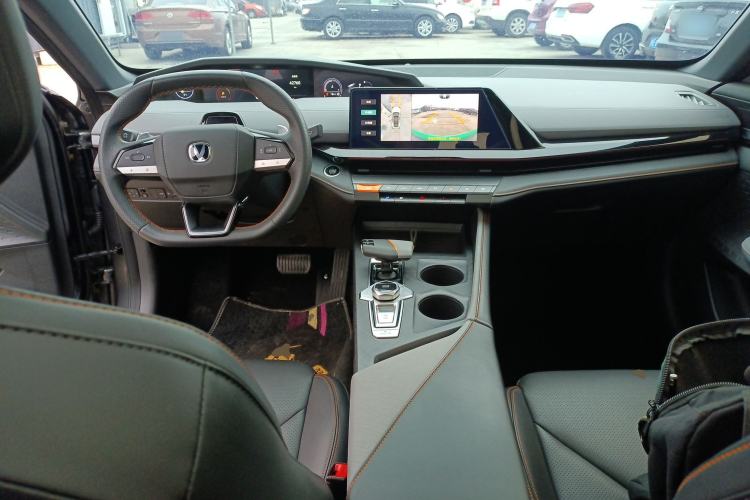 Used CHANGAN UNI-V 2022 1.5T Prestige Version Center Console
