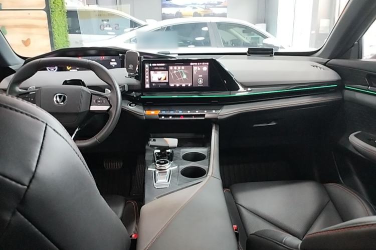 Used CHANGAN UNI-V 2022 1.5T Prestige Version Center Console