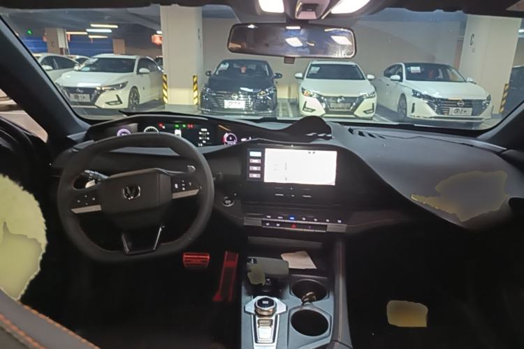 Used CHANGAN UNI-V 2022 2.0T Sporty Version Center Console