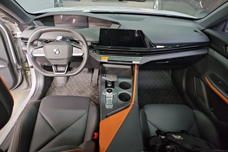 Used CHANGAN UNI-V 2022 1.5T Prestige Version Center Console