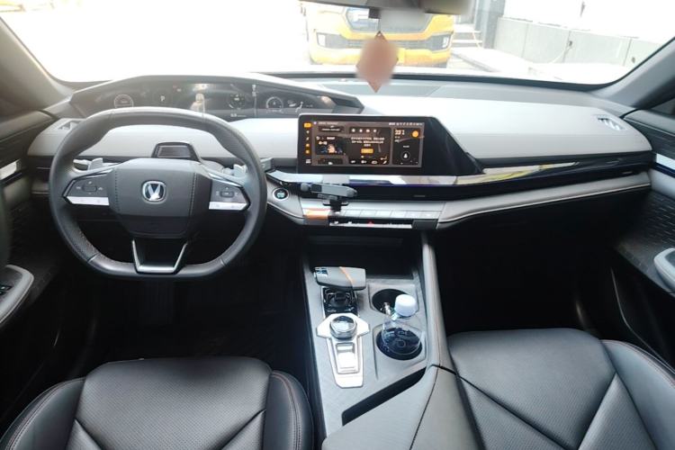 Used CHANGAN UNI-V 2022 1.5T Prestige Version Center Console