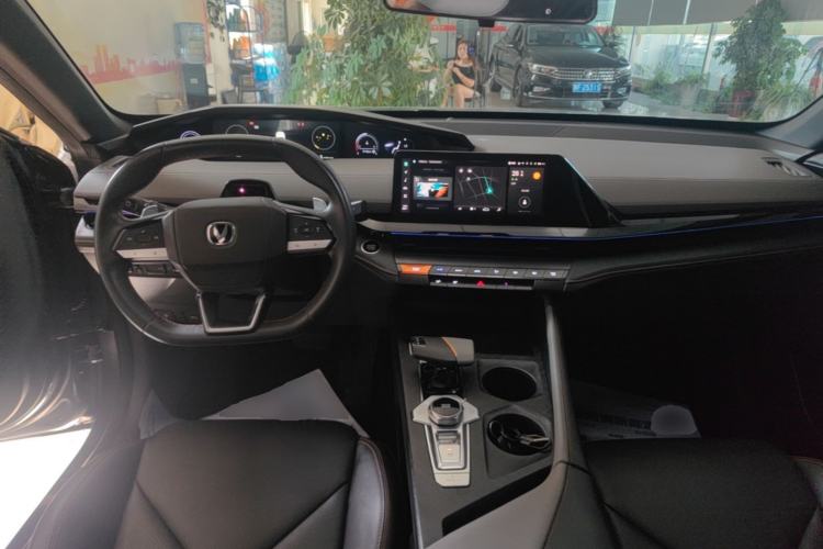 Used CHANGAN UNI-V 2022 1.5T Prestige Version Center Console