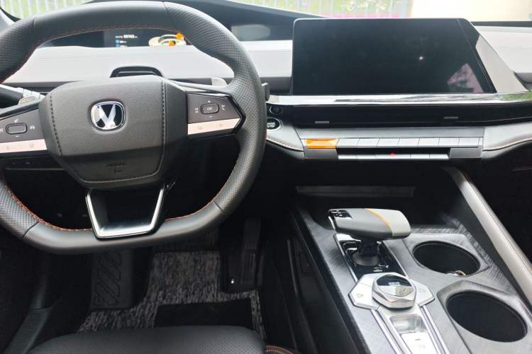 Used CHANGAN UNI-V 2022 1.5T Prestige Version Center Console
