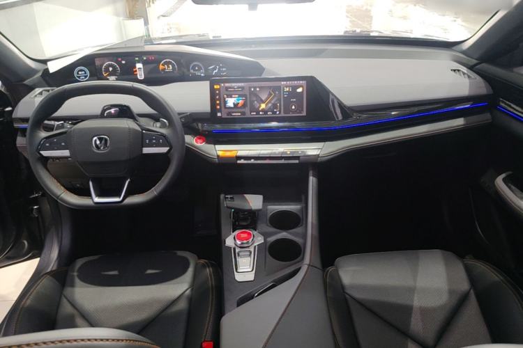 Used CHANGAN UNI-V 2022 1.5T Prestige Version Center Console