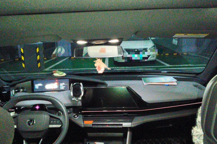 Used CHANGAN UNI-V 2022 1.5T Prestige Version Center Console