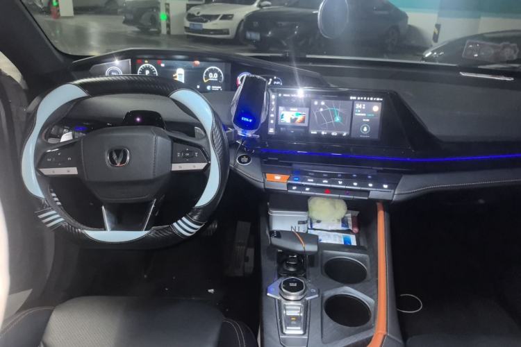 Used CHANGAN UNI-V 2022 1.5T Prestige Version Center Console