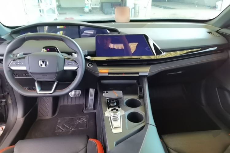 Used CHANGAN UNI-V 2022 2.0T Leading-Speed Edition Center Console