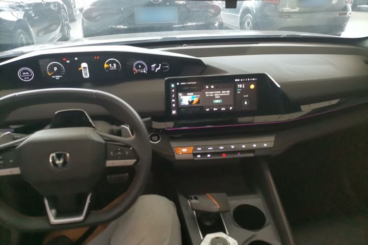 Used CHANGAN UNI-V 2022 2.0T Leading-Speed Edition Center Console