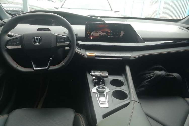 Used CHANGAN UNI-V 2022 1.5T Prestige Version Center Console