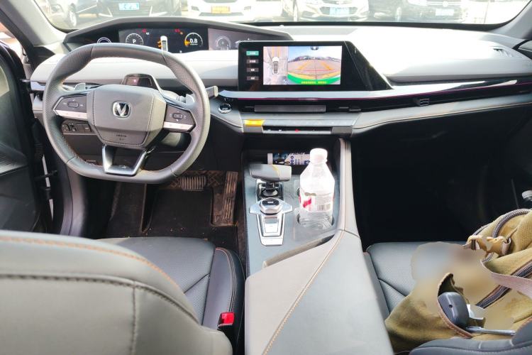 Used CHANGAN UNI-V 2022 1.5T Prestige Version Center Console
