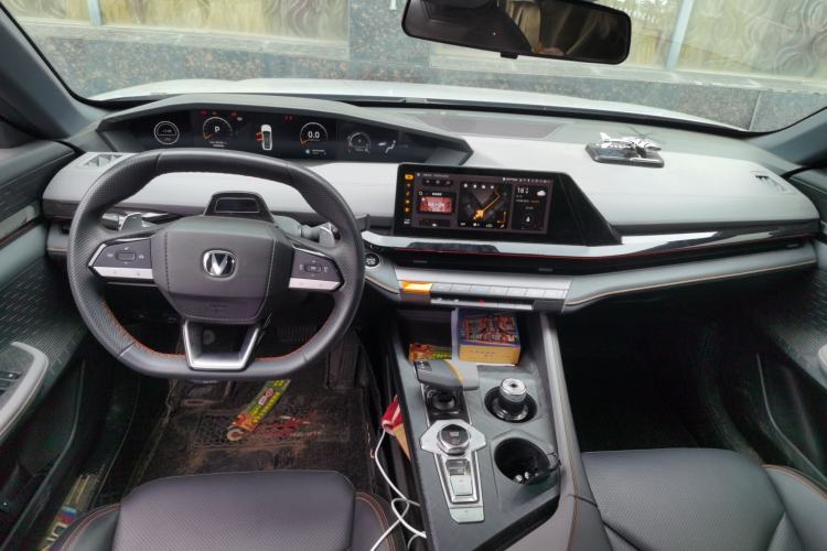 Used CHANGAN UNI-V 2022 1.5T Prestige Version Center Console