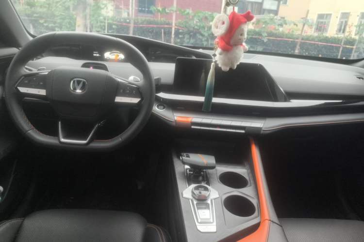 Used CHANGAN UNI-V 2022 1.5T Prestige Version Center Console