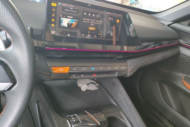 Used CHANGAN UNI-V 2022 1.5T Sport Edition Center Console