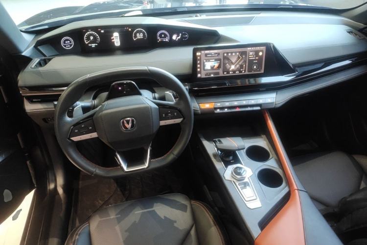 Used CHANGAN UNI-V 2022 1.5T Prestige Version Center Console