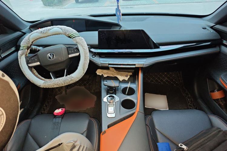 Used CHANGAN UNI-V 2022 1.5T Excellence Model Center Console