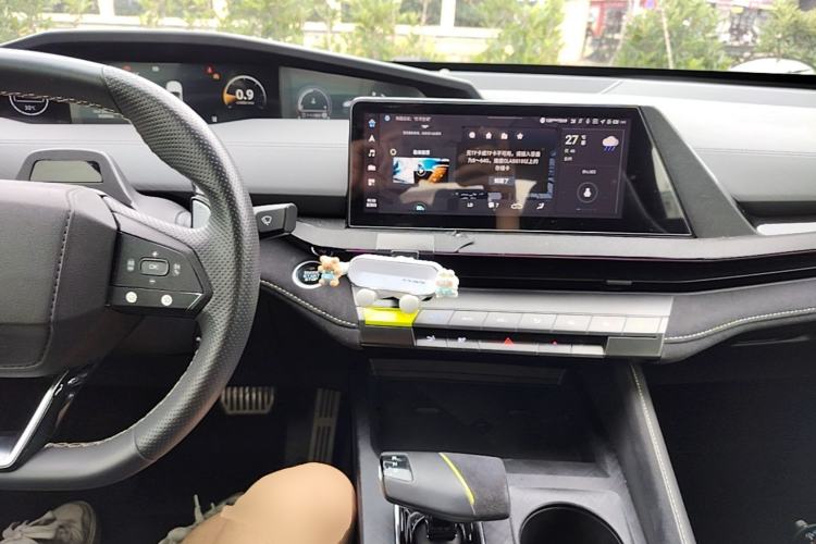 Used CHANGAN UNI-V 2022 2.0T Leading-Speed Edition Center Console
