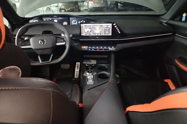 Used CHANGAN UNI-V 2022 1.5T Sport Edition Center Console