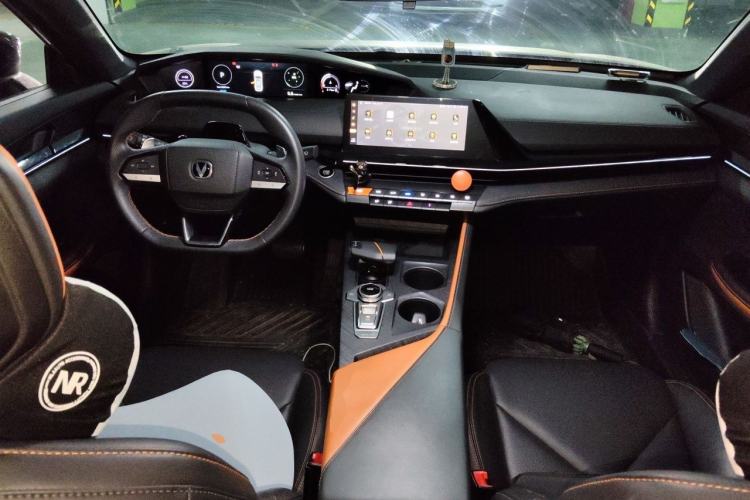 Used CHANGAN UNI-V 2022 1.5T Prestige Version Center Console