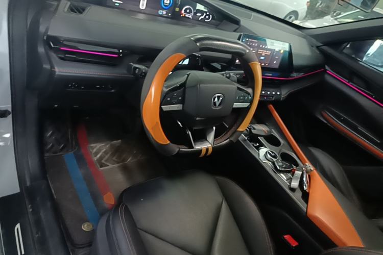 Used CHANGAN UNI-V 2022 1.5T Prestige Version Center Console