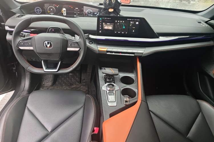 Used CHANGAN UNI-V 2022 1.5T Prestige Version Center Console