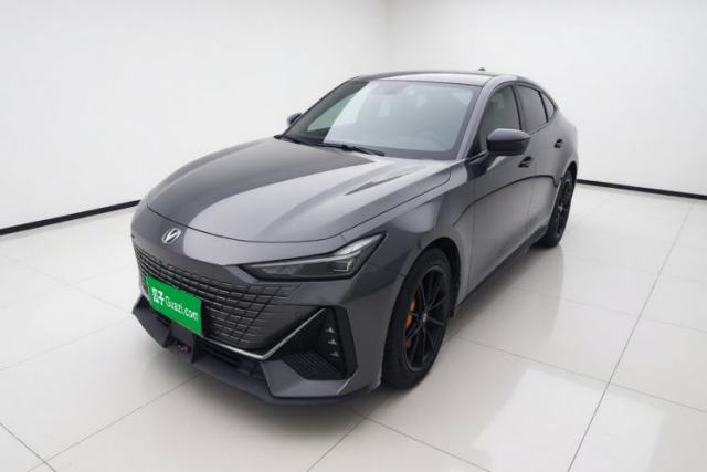 Używany CHANGAN UNI-V 2022 1.5T Smart Navigation Version