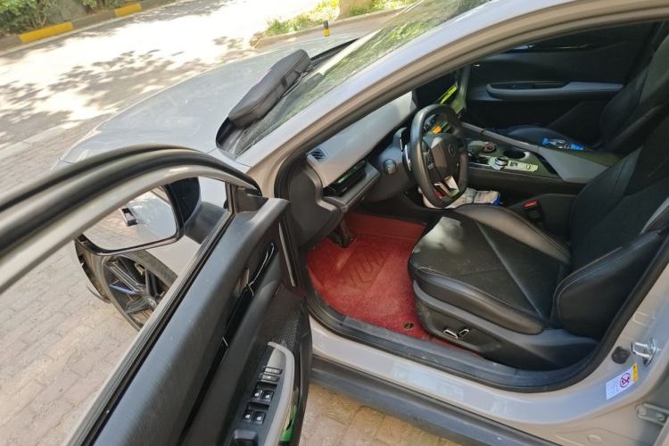 Used CHANGAN UNI-V 2022 1.5T Prestige Version Driver Seat