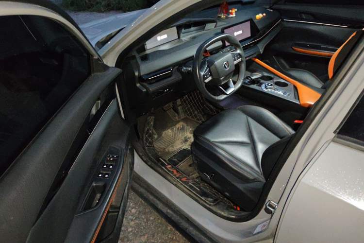 Used CHANGAN UNI-V 2022 1.5T Prestige Version Driver Seat