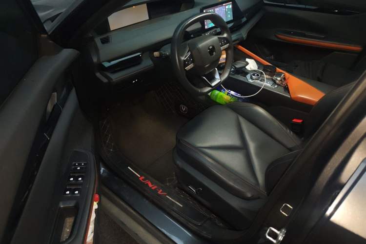 Used CHANGAN UNI-V 2022 1.5T Prestige Version Driver Seat