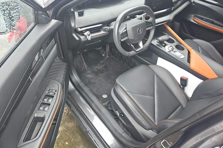 Used CHANGAN UNI-V 2022 1.5T Smart Navigation Version Driver Seat