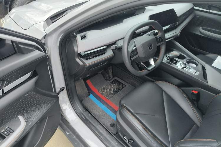 Used CHANGAN UNI-V 2022 1.5T Smart Navigation Version Driver Seat