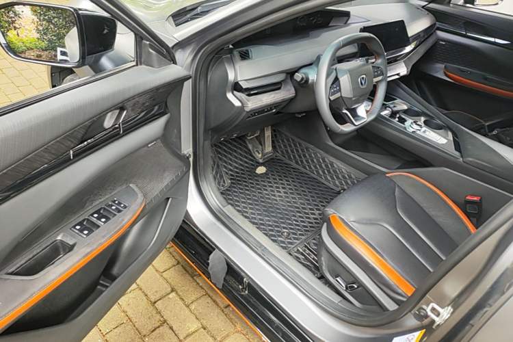 Used CHANGAN UNI-V 2022 2.0T Leading-Speed Edition Driver Seat