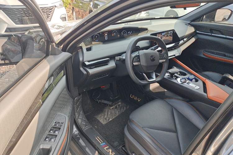 Used CHANGAN UNI-V 2022 1.5T Prestige Version Driver Seat