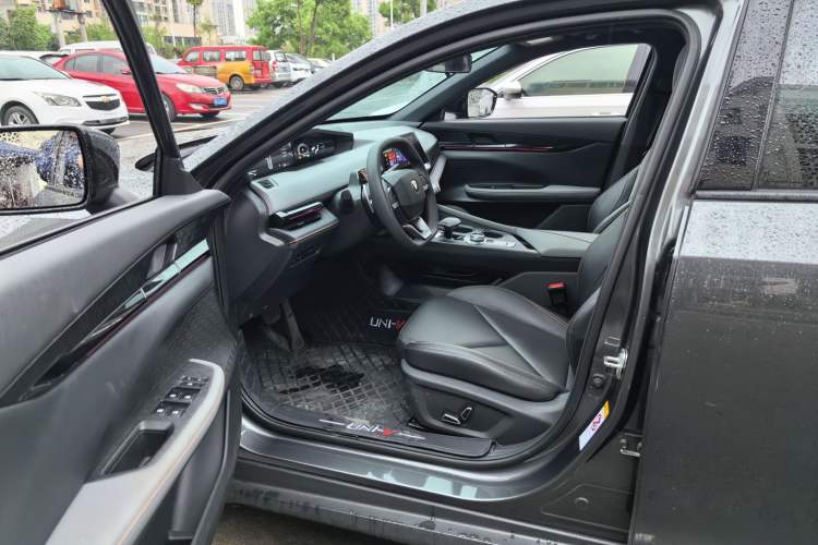 Used CHANGAN UNI-V 2022 1.5T Prestige Version Driver Seat