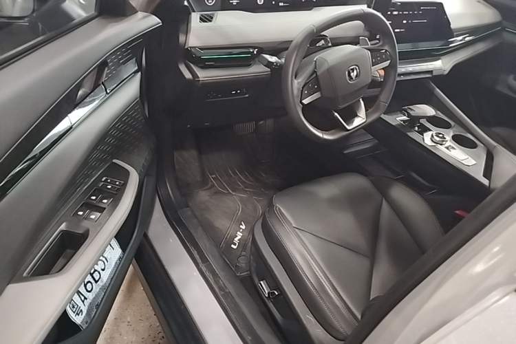 Used CHANGAN UNI-V 2022 1.5T Prestige Version Driver Seat