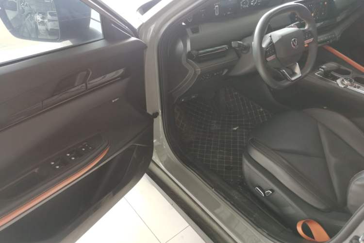 Used CHANGAN UNI-V 2022 1.5T Smart Navigation Version Driver Seat