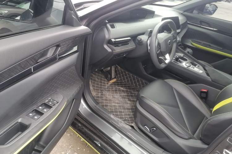 Used CHANGAN UNI-V 2022 1.5T Sport Edition Driver Seat