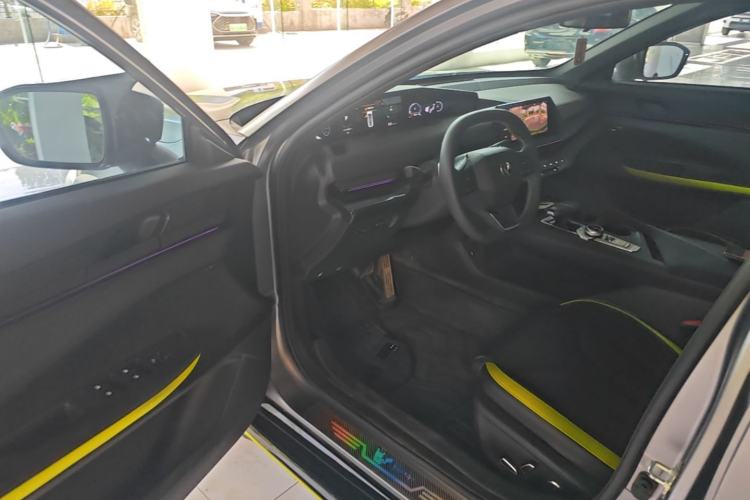 Used CHANGAN UNI-V 2022 2.0T Leading-Speed Edition Driver Seat