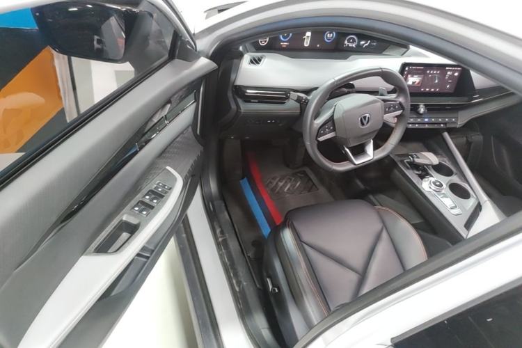 Used CHANGAN UNI-V 2022 1.5T Smart Navigation Version Driver Seat