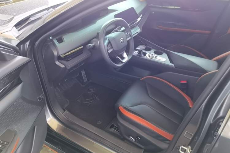 Used CHANGAN UNI-V 2022 2.0T Leading-Speed Edition Driver Seat