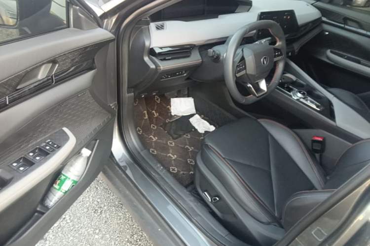Used CHANGAN UNI-V 2022 1.5T Smart Navigation Version Driver Seat