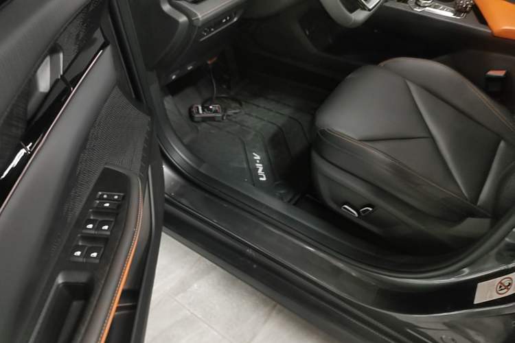 Used CHANGAN UNI-V 2022 1.5T Prestige Version Driver Seat