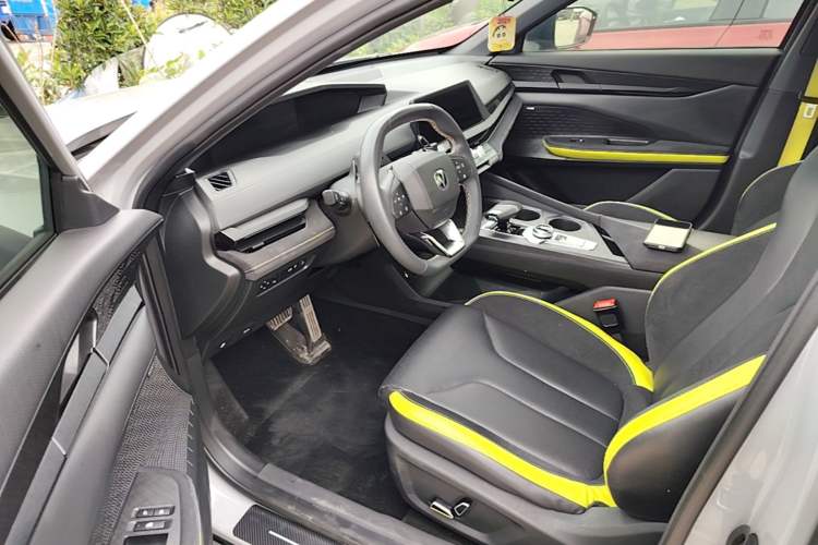 Used CHANGAN UNI-V 2022 2.0T Leading-Speed Edition Driver Seat