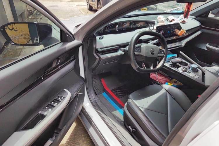Used CHANGAN UNI-V 2022 1.5T Prestige Version Driver Seat