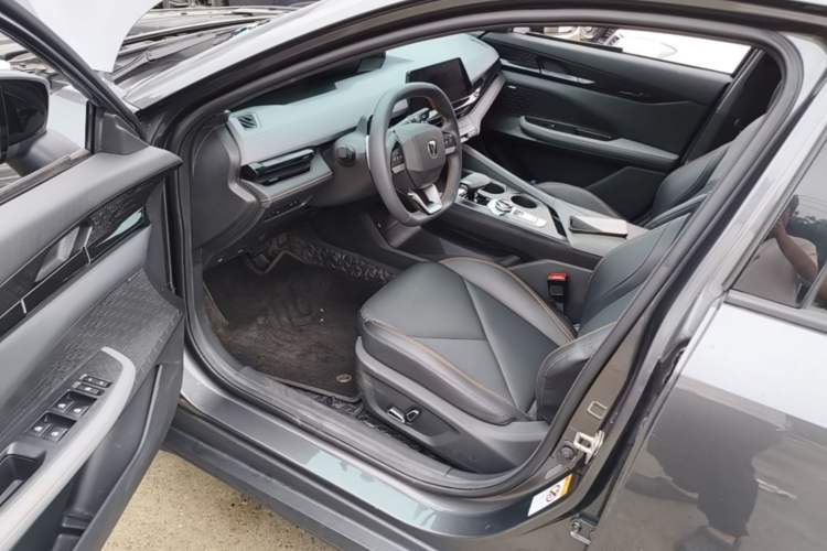 Used CHANGAN UNI-V 2022 1.5T Smart Navigation Version Driver Seat