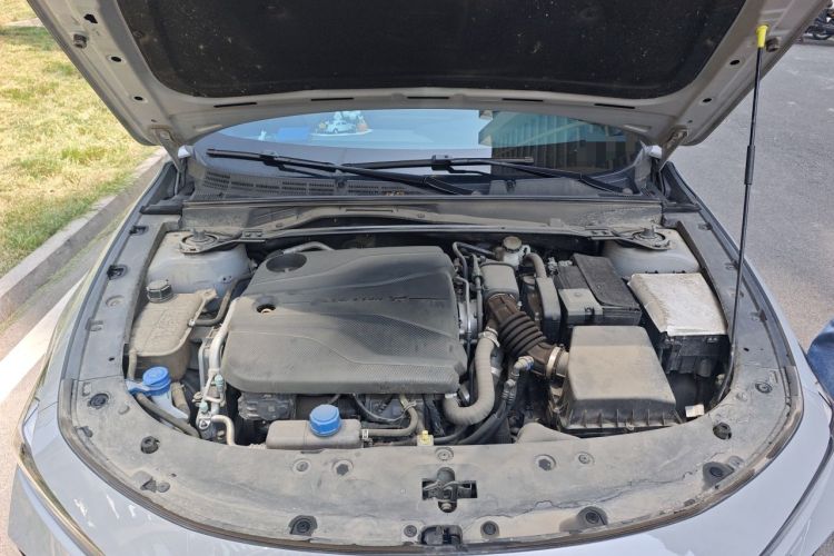 Used CHANGAN UNI-V 2022 1.5T Prestige Version Engine Bay