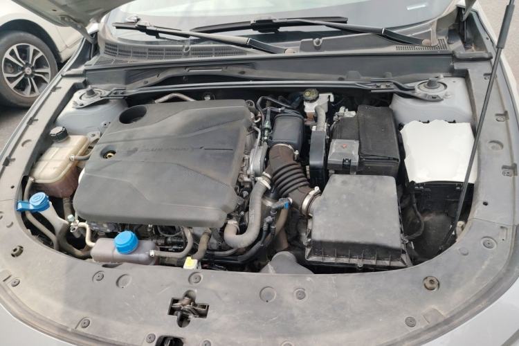 Used CHANGAN UNI-V 2022 1.5T Prestige Version Engine Bay