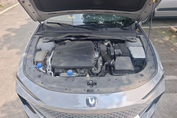 Used CHANGAN UNI-V 2022 1.5T Prestige Version Engine Bay