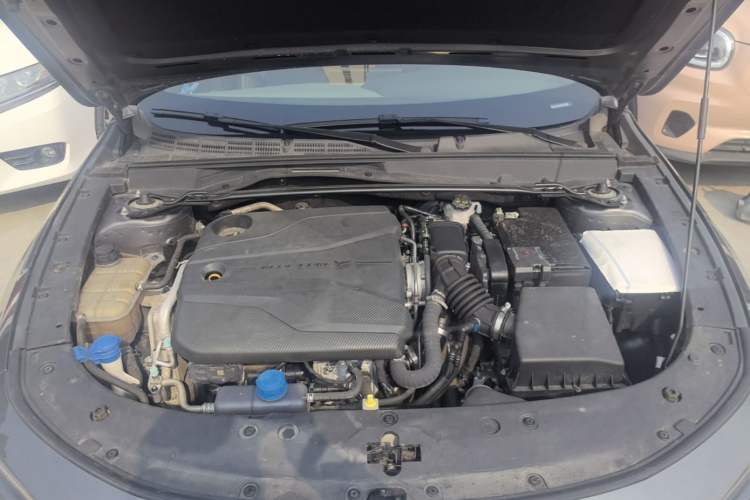Used CHANGAN UNI-V 2022 1.5T Smart Navigation Version Engine Bay