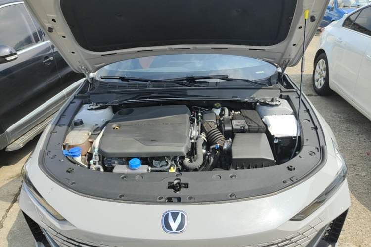 Used CHANGAN UNI-V 2022 1.5T Prestige Version Engine Bay