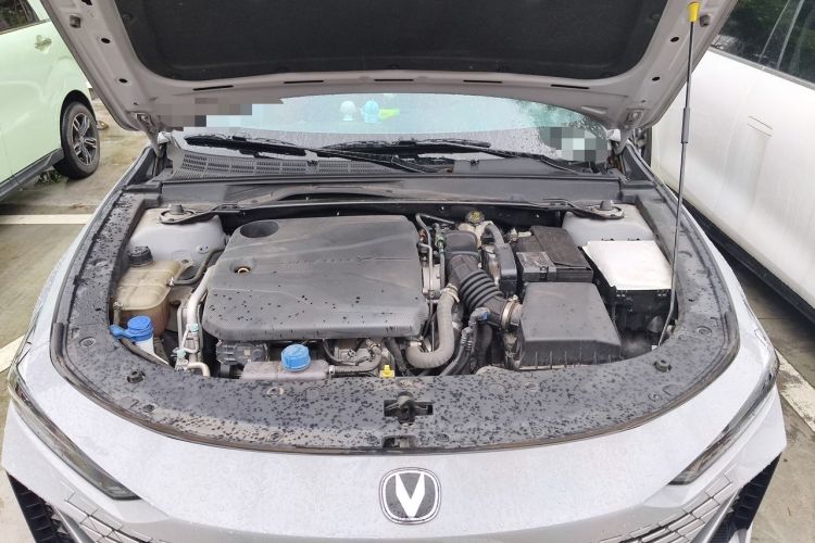 Used CHANGAN UNI-V 2022 1.5T Prestige Version Engine Bay